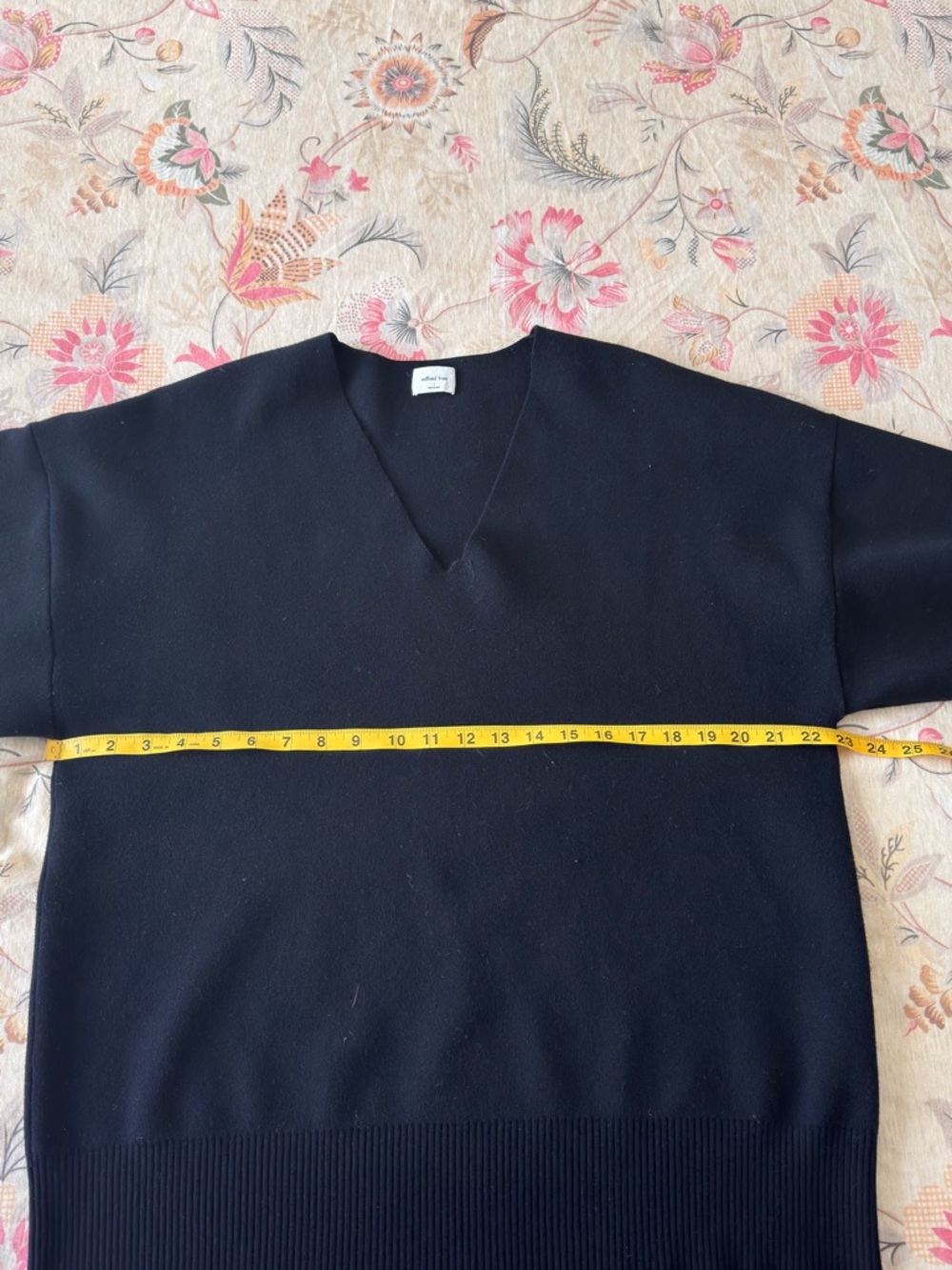 Wilfred Sweater Souvenir Black V-Neck Knit Sweater women's  size 2 - Picture 5 of 10